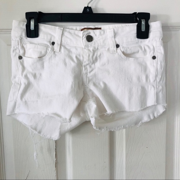 PAIGE Pants - PAIGE white denim distressed jean shorts Size 25